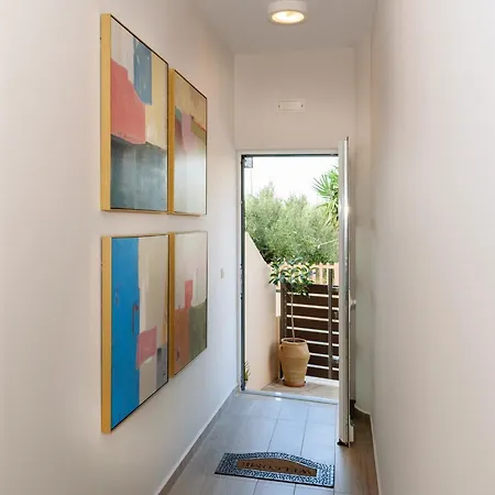Iliana Apartment *