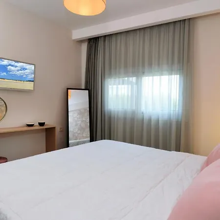 Iliana Apartment *