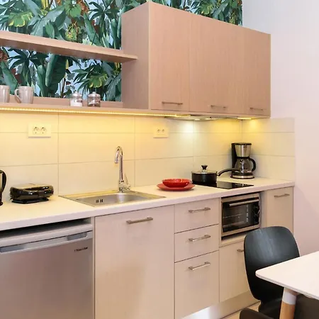 Iliana Apartment *